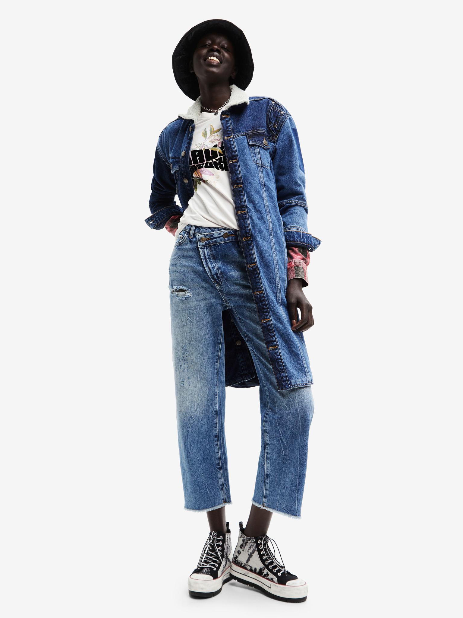 Fotografie Modrá dámská dlouhá džínová bunda Desigual Luane - S