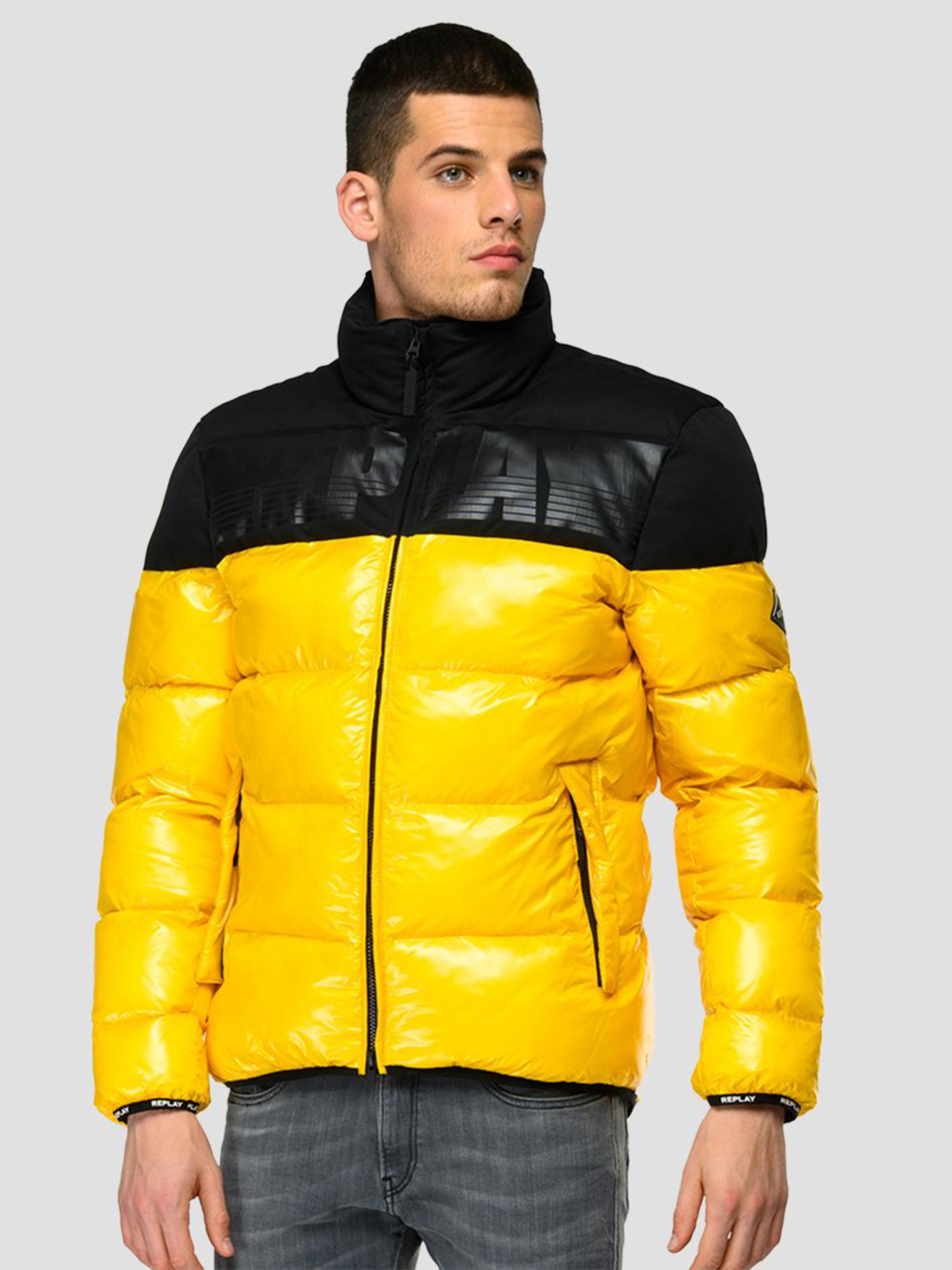 Fotografie Černo-žlutá pánská prošívaná zimní bunda Replay - M