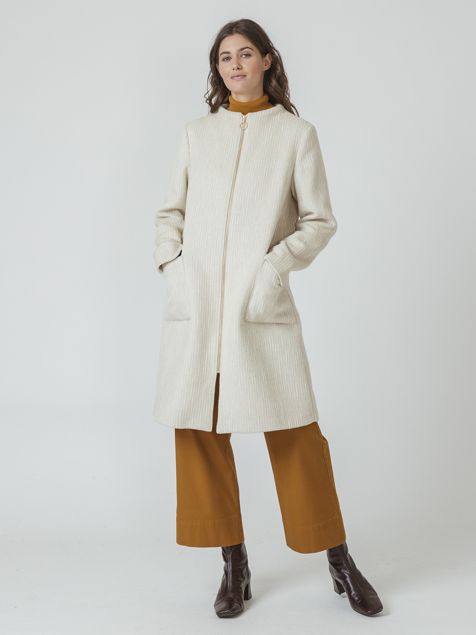 Fotografie Bílý dámský vlněný kabát SKFK Katerina - L