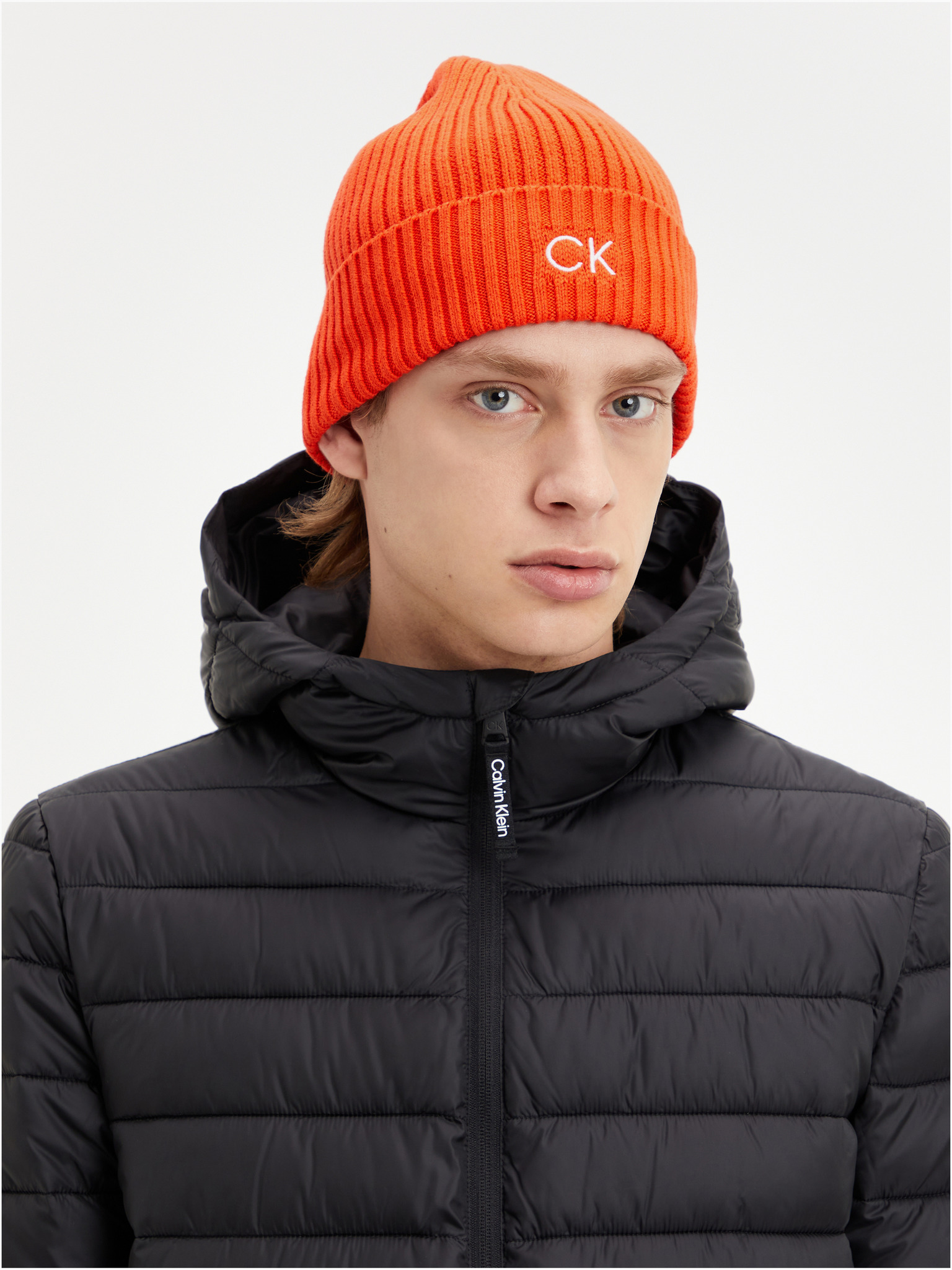 Fotografie Oranžová pánská čepice Calvin Klein