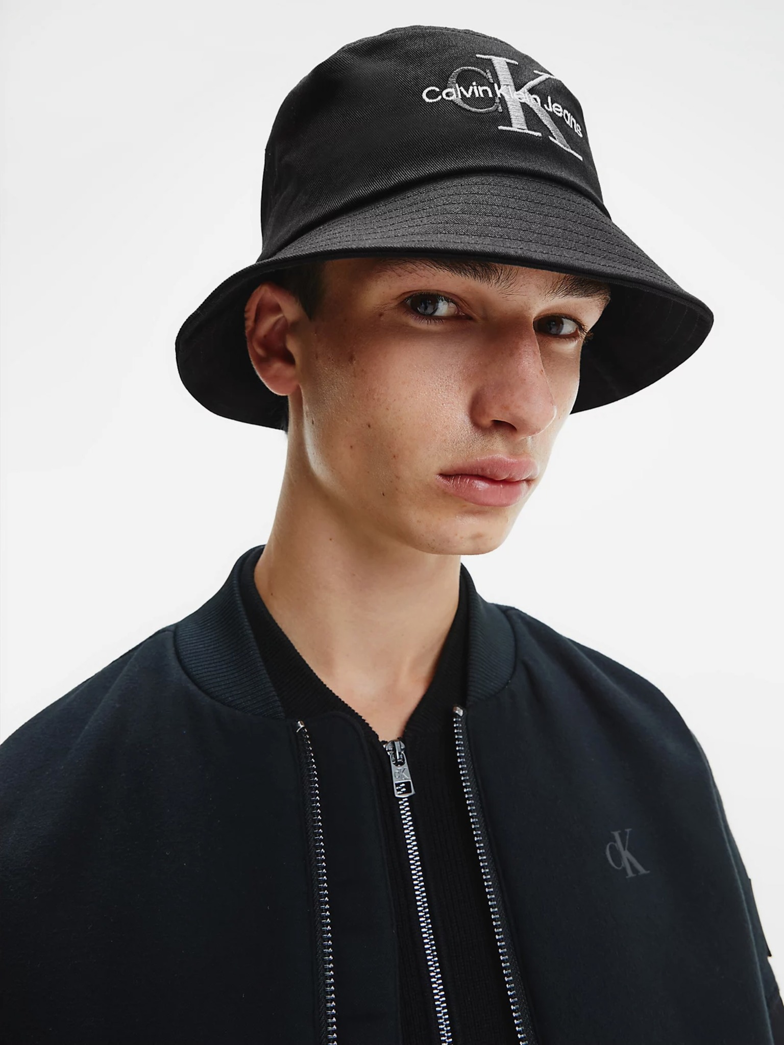 Fotografie Černý pánský klobouk s potiskem Calvin Klein - ONE SIZE