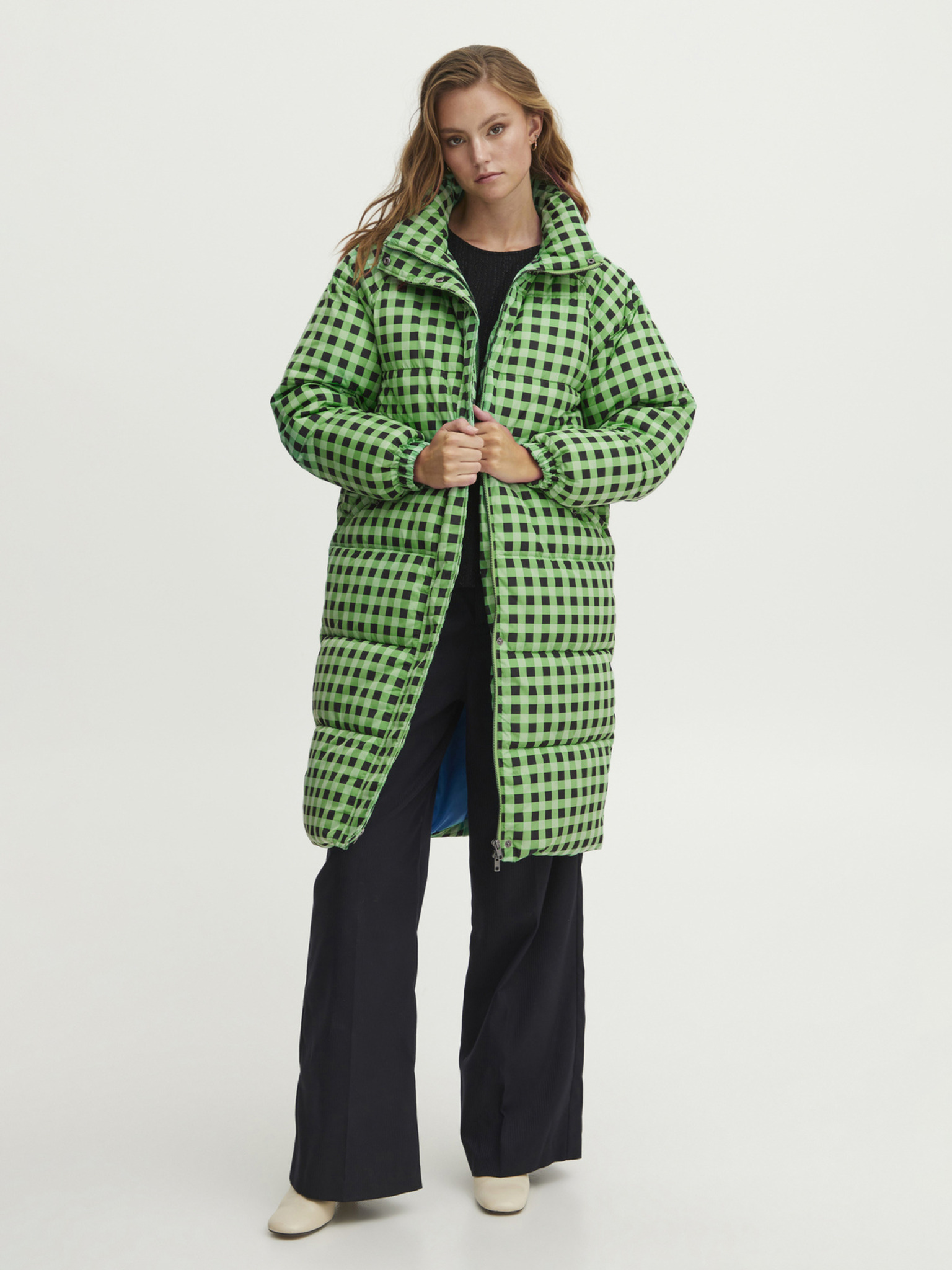 Fotografie Černo-zelený dámský kostkovaný zimní kabát ICHI - M